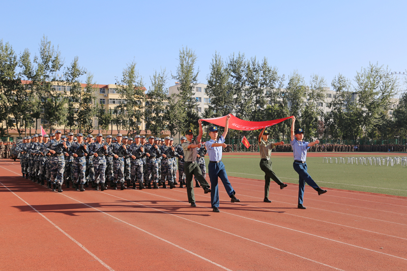 學校舉行2023級新生開學典禮 